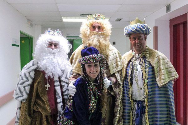 Los Reyes Magos visitan el Hospital con La Botica de los Perfumes