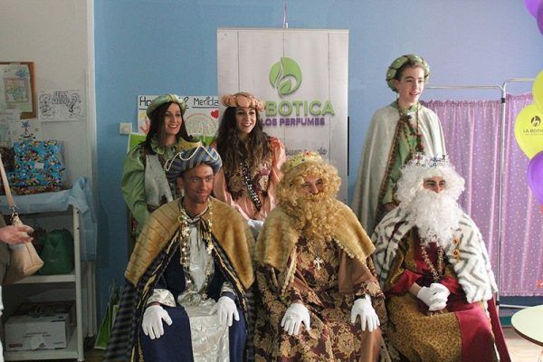 La Botica de los Perfumes lleva al Hospital de Mérida a sus Majestades los Reyes Magos