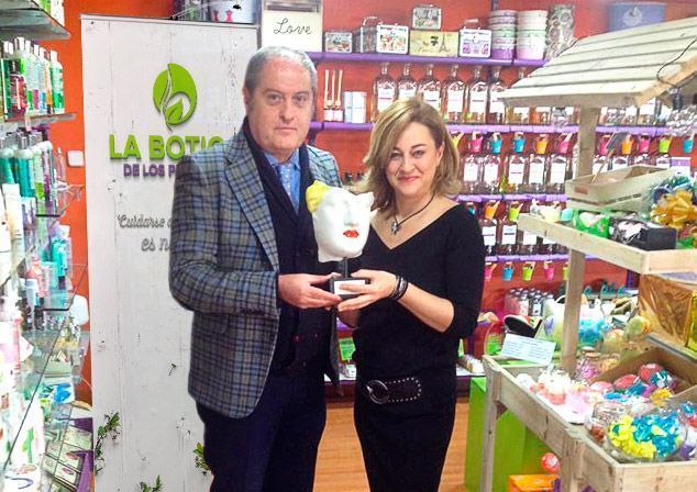 APCE entrega el premio “a la gestión eficiente” a la franquiciada de La Botica de los Perfumes en Illescas