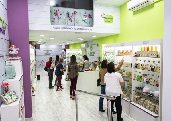 La Botica de los Perfumes se consolida en España y lanza su imagen renovada